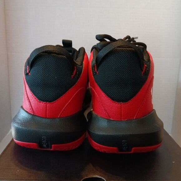 Under Armour Adult UA Lockdown 6 Basketball Shoes main image 4